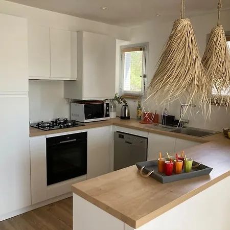 T2 Renove, Tout Equipe La Cime Des Pins + Parking Apartment *
